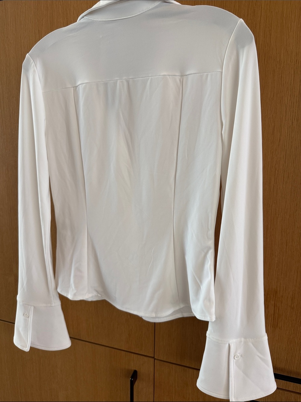 Alice and Olivia FREYA BUTTON DOWN TOP White Color Size Small NWT - Picture 9 of 9